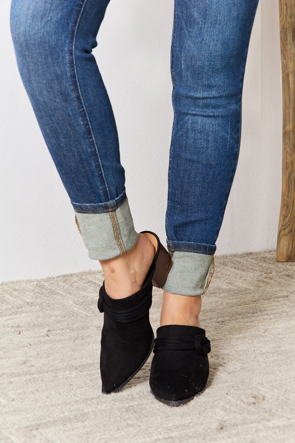 East Lion Corp Pointed-Toe woven Trim Mules